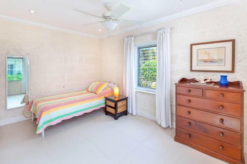 Molyneux Villa Sleeps 6 With Pool And Air Con