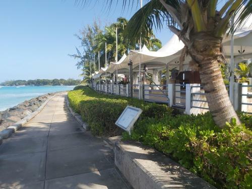 Beach And Pool AC 1bed Room Apartment