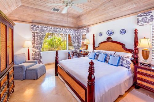 Villa In Holders Sleeps 8 With Pool And Air Con