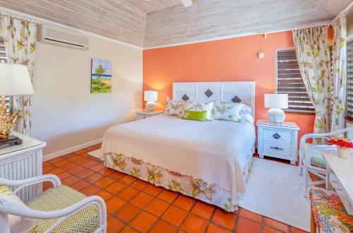 Villa In Holders Sleeps 8 With Pool And Air Con