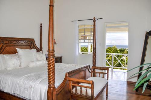 Lascelles Villa Sleeps 10 With Pool And Air Con