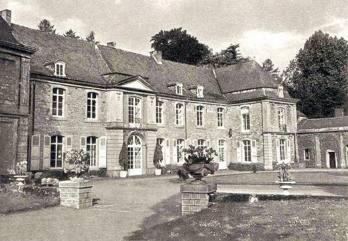 Halloy Chateau Sleeps 35 Wifi