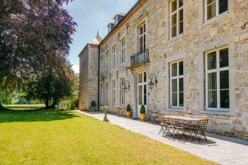 Halloy Chateau Sleeps 35 Wifi