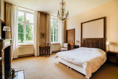 Halloy Chateau Sleeps 35 Wifi