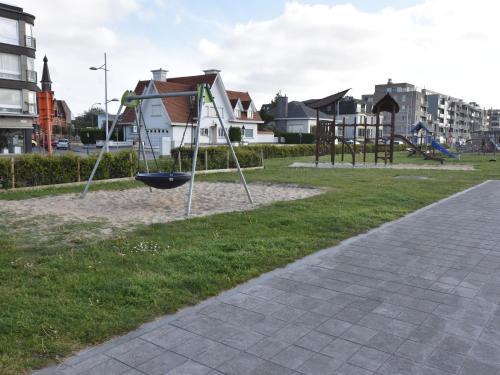 Modern Apartment Bredene With Lift