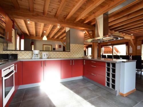 Cosy Holiday Home In Rendeux With Jacuzzi