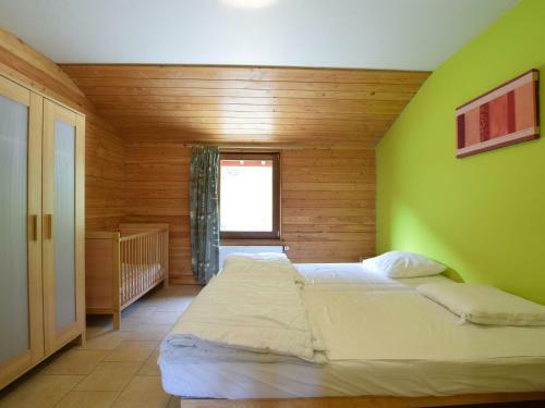 Cosy Holiday Home In Rendeux With Jacuzzi