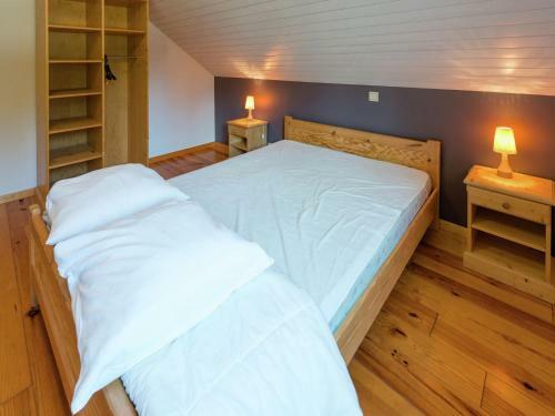 Pastoral Villa In Heure With Jacuzzi