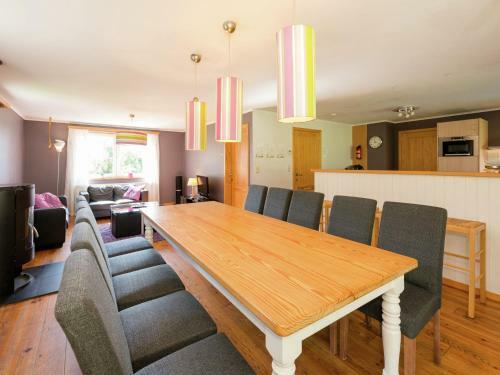 Pastoral Villa In Heure With Jacuzzi