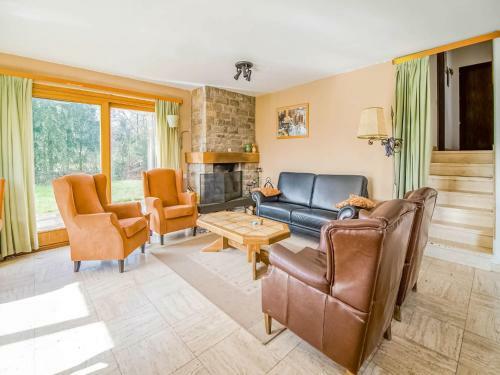 Comfortable Holiday Home In Roy With Garden