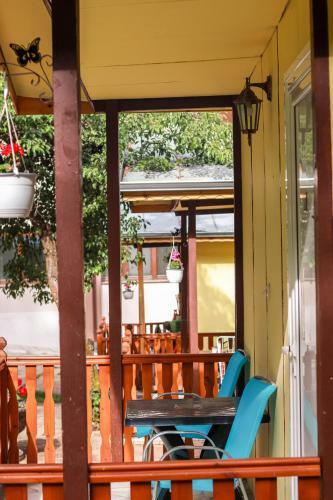 Lovely Bungalow In Pretty Area Place