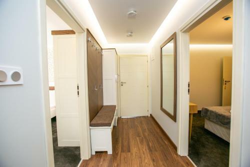 Hostal B&d Apartments Delux, New