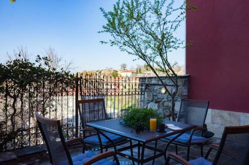 Hostal Saborna 25 Guest House