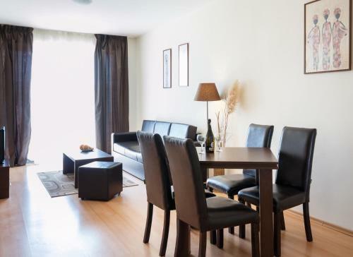 Charming 1 Bedroom Apartment