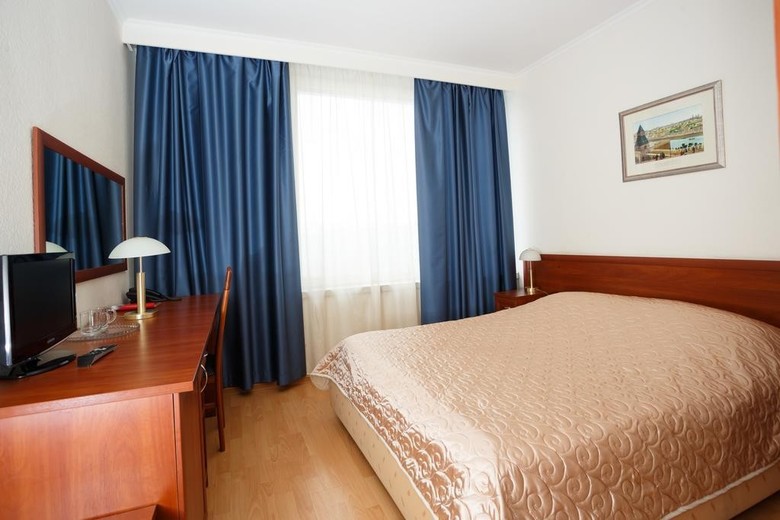 Yunost Hotel