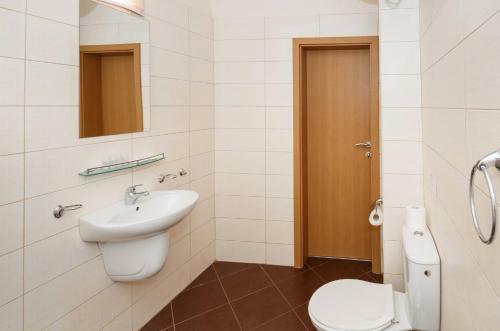Seaside Garden 2 Bedroom Apartment For 4+1 Pax