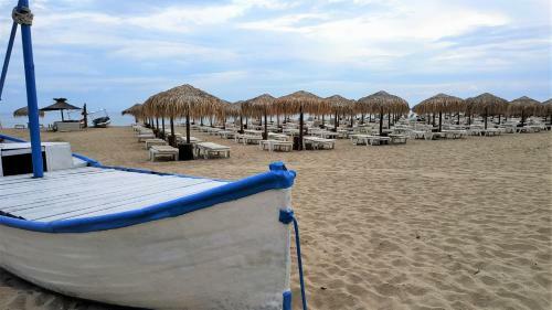 Seaside Garden 2 Bedroom Apartment For 4+1 Pax
