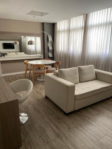 Apartamento Flat Confort�vel E Espa�oso (Apto 808)