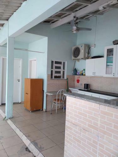 Quarto Com Wifi A 4 Min A P� Da Praia Em Bertioga