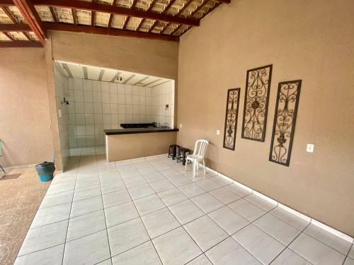 Aj House - Casa de 4 Quartos C/ �rea de Churrasco.