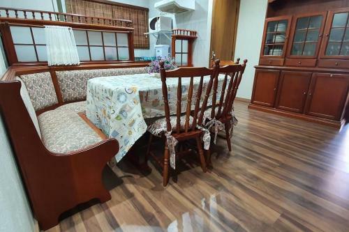 Apartamento 4 Quartos, 4 Banheiros, 150m Da Rua Coberta
