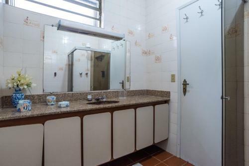 Casa Grande E Iluminada Com Piscina No Guaruj�