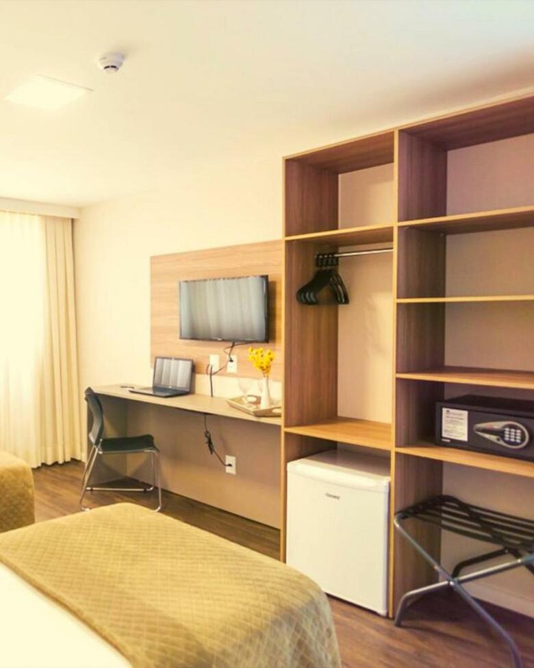 Hotel 7 Itaja�