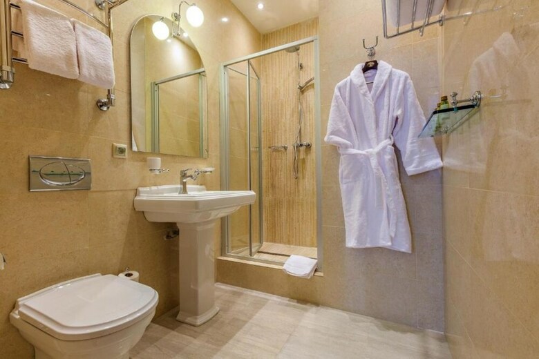 Raikin Plaza Hotel