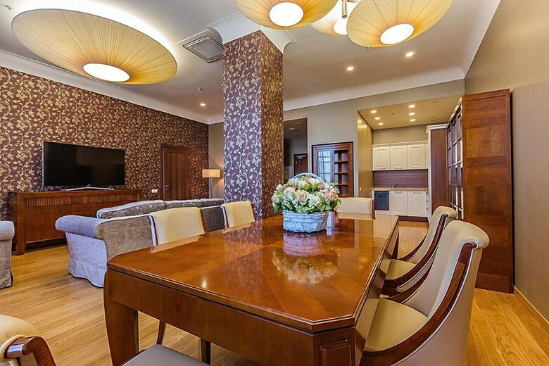 Raikin Plaza Hotel