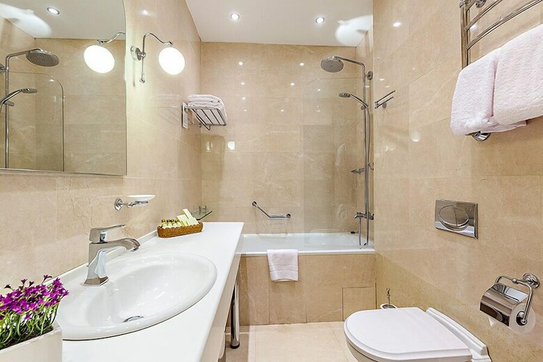 Raikin Plaza Hotel