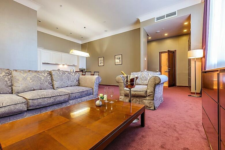 Raikin Plaza Hotel