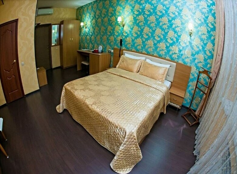 City Hotel