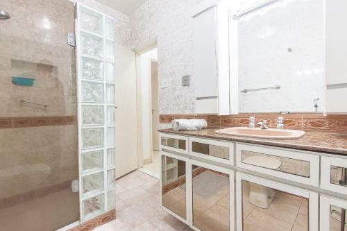 Apartamento 3 Quartos Ao Lado Da Praia de Copacabana E Arpoador!