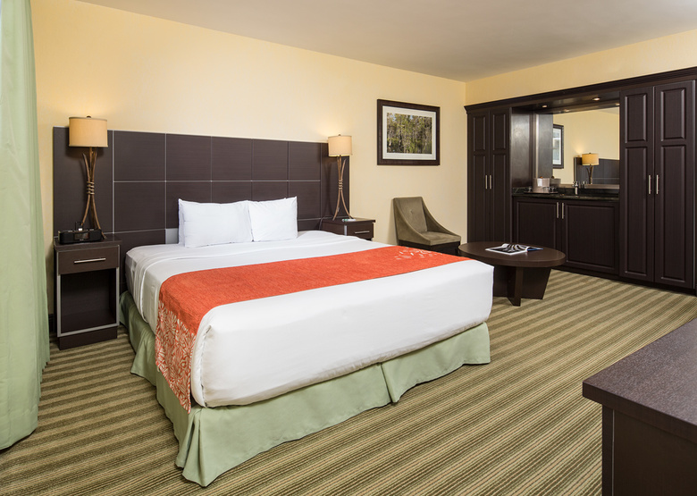 Hotel Newport Beachside Resort