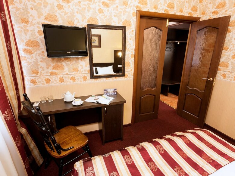 Dynasty Hotel