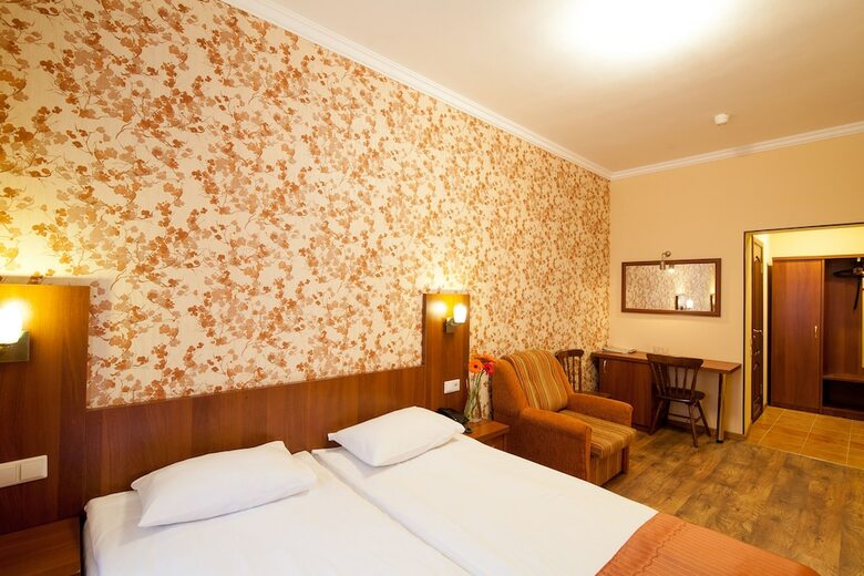 Dynasty Hotel
