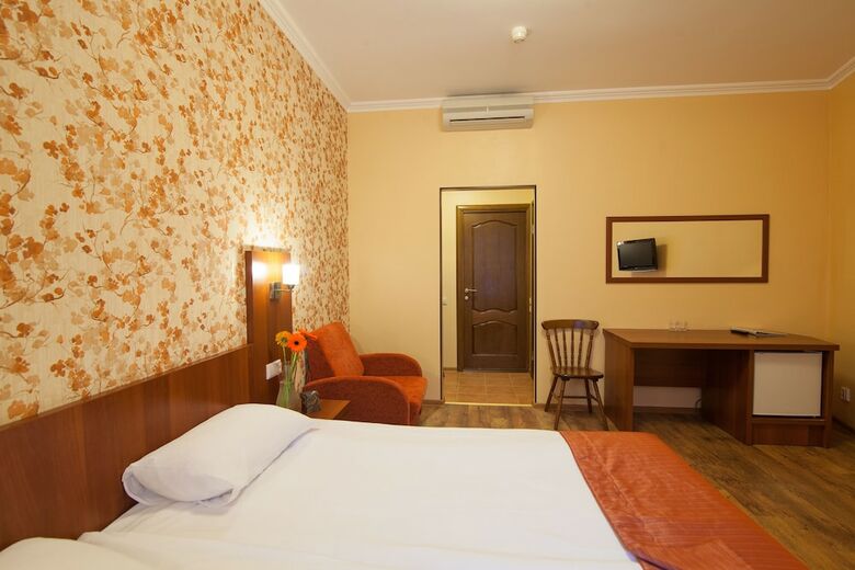 Dynasty Hotel