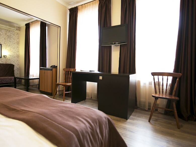 Dynasty Hotel