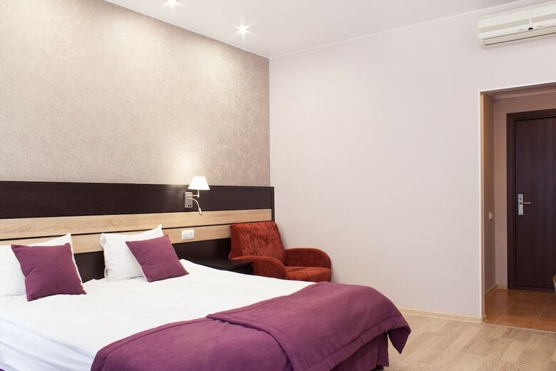 Dynasty Hotel