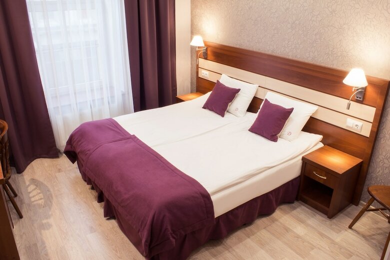 Dynasty Hotel