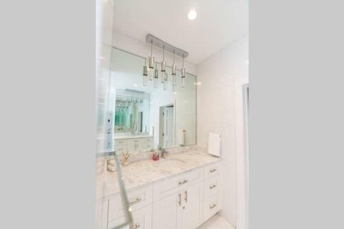 White House - Exclusive Luxury Beachfront Villa - Private White Sand Beach