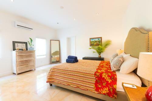 Beach Front Villa Pittura Bellissimo - Cable Beach