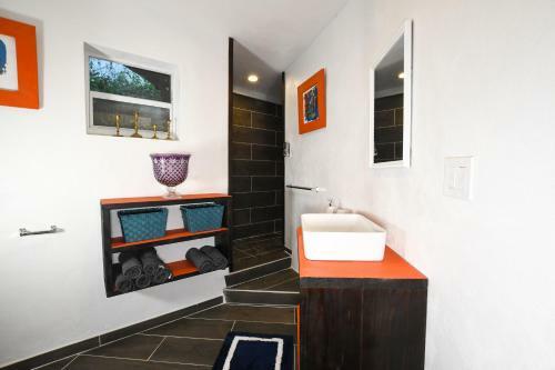 Apartamento Orange Cottage Steps To The Beach 2 Br