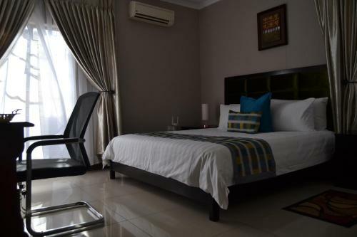 Triple Palms Bed And Breakfast