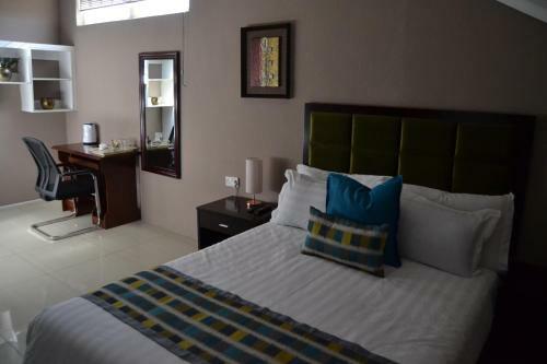 Triple Palms Bed And Breakfast