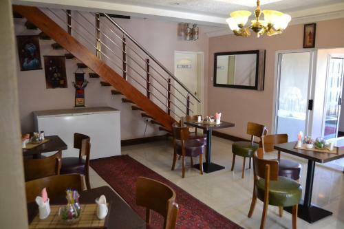 Triple Palms Bed And Breakfast