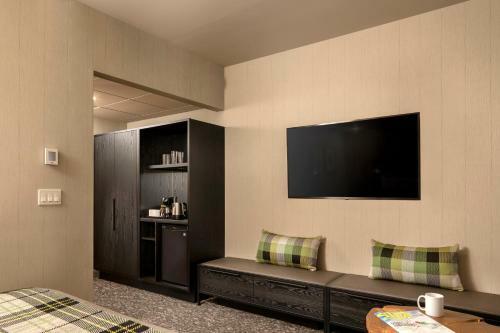 Peaks Hotel And Suites