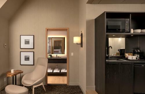 Peaks Hotel And Suites