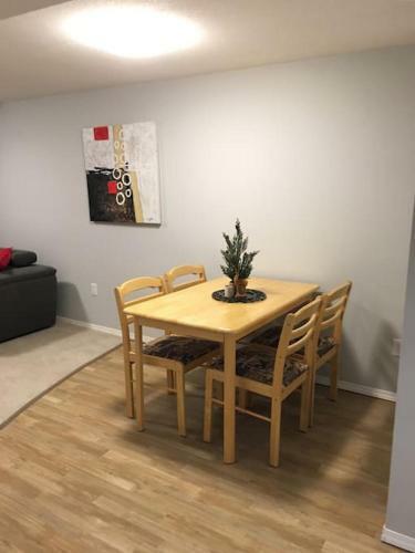 Apartamento Beautiful Cardston Home Lower Level
