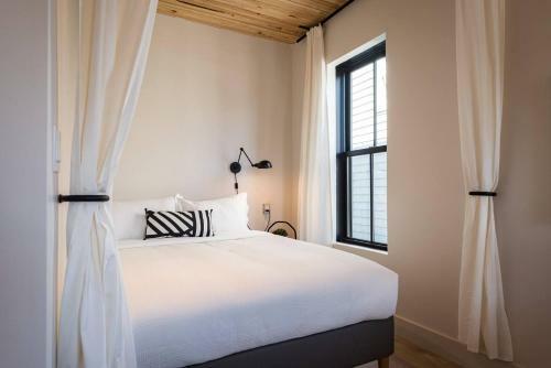 Brewery Park 204 - Playful Modern Boutique Suite
